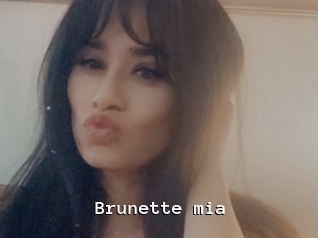 Brunette_mia