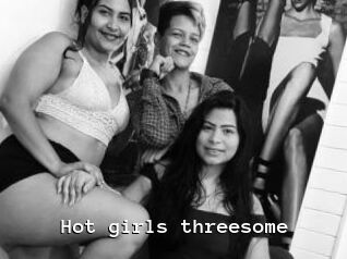 Hot_girls_threesome