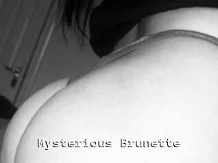 Mysterious_Brunette