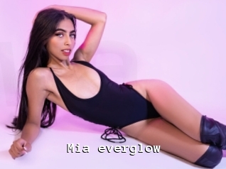 Mia_everglow