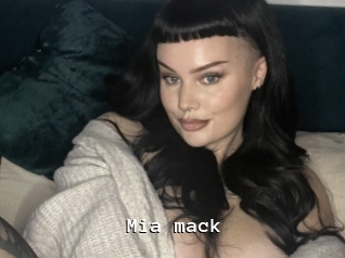 Mia_mack
