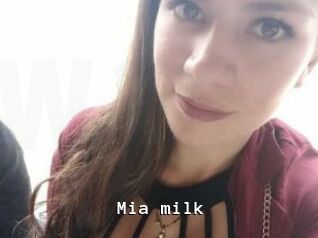 Mia_milk