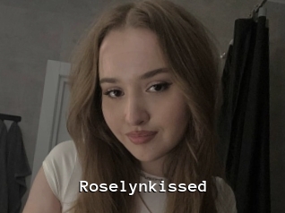 Roselynkissed